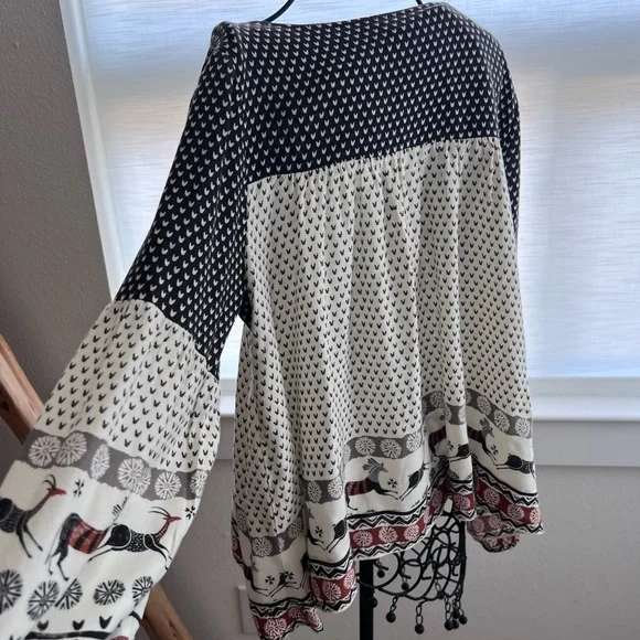 Sundance Black and Cream Patterned Blouse - Picture 2 of 4